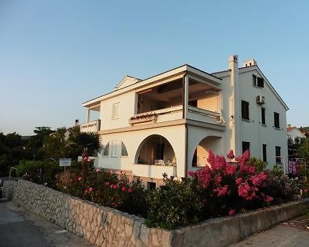Apartments Biserka Punat Exterior photo